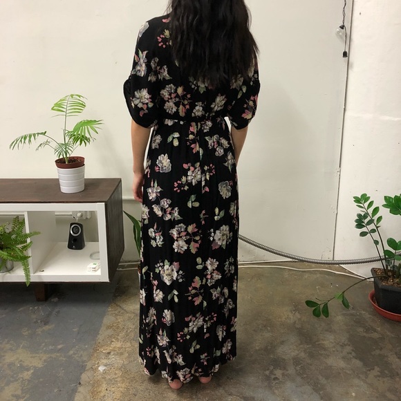 Gorgeous flowy floral dress - Picture 4 of 6